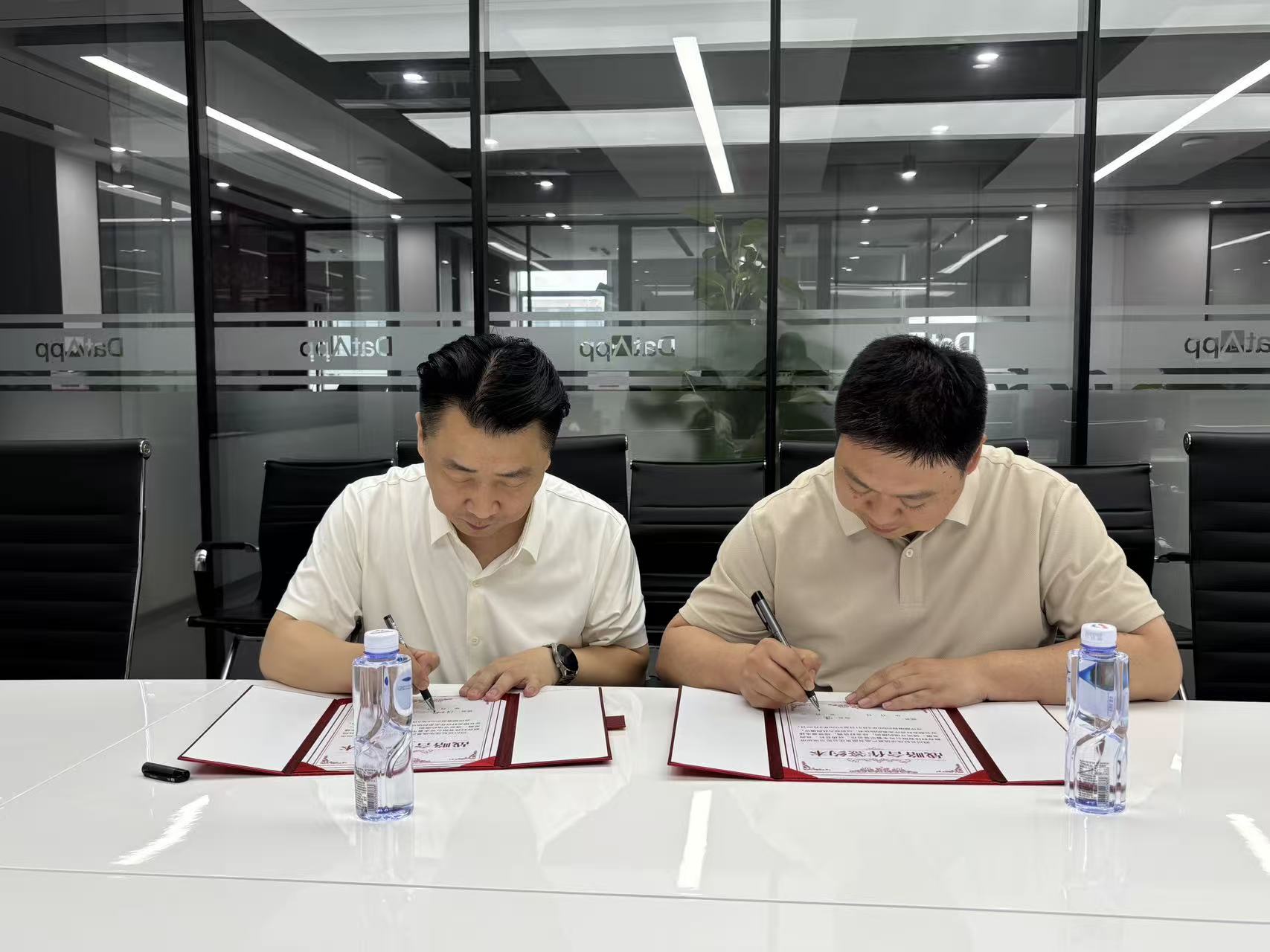 微信图片_20250925174330_1484_32.jpg 微信图片_20250925174330_1484_32.jpg